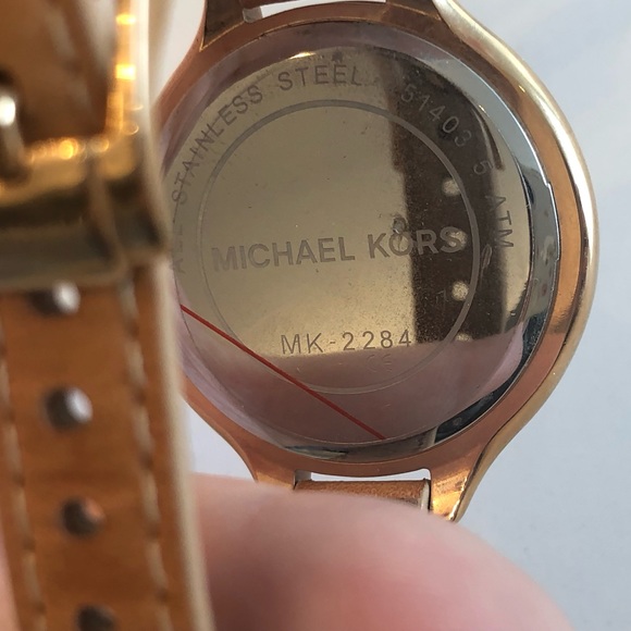 Michael Kors Rose Good watch with Leather Strap - Picture 6 of 6
